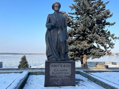 Генералам і комунарам: у Дніпрі пропонують демонтувати три пам'ятники радянської епохи Генералам і комунарам: у Дніпрі пропонують демонтувати три пам'ятники радянської епохи