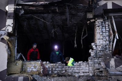 Атака росіянами Києва: влучили у медцентр, загинула людина Атака росіянами Києва: влучили у медцентр, загинула людина