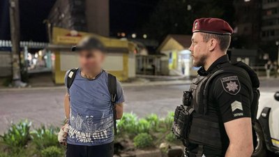 Поранив ножем двох людей: у Черкасах затримали чоловіка Поранив ножем двох людей: у Черкасах затримали чоловіка