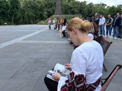 "Фронтовий Кобзар": на Черкащині представили збірку художника, який загинув на війні "Фронтовий Кобзар": на Черкащині представили збірку художника, який загинув на війні