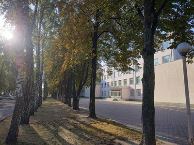 "Будемо діставати, що зможемо". Який вигляд має навчальний корпус СумДУ після російського обстрілу "Будемо діставати, що зможемо". Який вигляд має навчальний корпус СумДУ після російського обстрілу