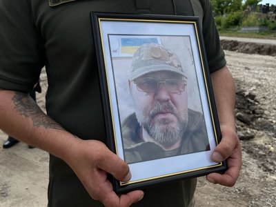 У Тернополі попрощались із захисником України Василем Нікітчиним У Тернополі попрощались із захисником України Василем Нікітчиним