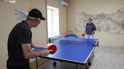 З перукарнею, спортзалом і дитячою: у Чернівцях маріупольці отримали нове житло