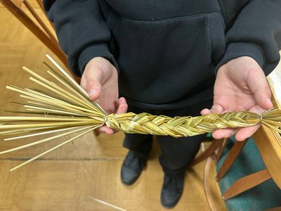 Соломоплетіння у Житомирі: діти та молодь вчаться українського ремесла