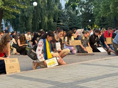 "Не ламайте, що працює". Як у Дніпрі проходить мітинг проти відставки Федоров — фоторепортаж "Не ламайте, що працює". Як у Дніпрі проходить мітинг проти відставки Федоров — фоторепортаж