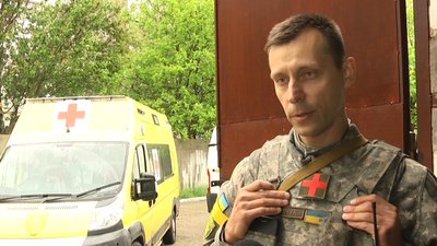 У Житомирі попрощалися із загиблим командиром підрозділу добровольчого мобільного шпиталю Сергієм Гарбарчуком У Житомирі попрощалися із загиблим командиром підрозділу добровольчого мобільного шпиталю Сергієм Гарбарчуком