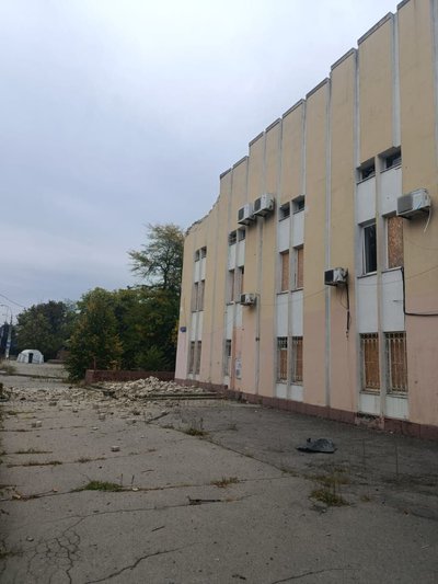 Внаслідок російського артобстрілу пошкоджені приміщення Суспільного Херсон Внаслідок російського артобстрілу пошкоджені приміщення Суспільного Херсон