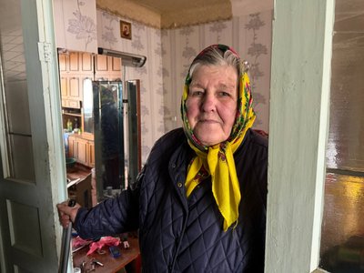 "Кожного шороху боїмося". Як живуть у Просяній на Дніпропетровщині під постійними ударами КАБами, без світла та води "Кожного шороху боїмося". Як живуть у Просяній на Дніпропетровщині під постійними ударами КАБами, без світла та води
