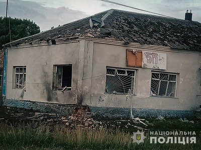 Поліція показала наслідки російських обстрілів Сумщини Поліція показала наслідки російських обстрілів Сумщини