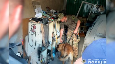 Переробляв та продавав через Інтернет: у Чернігові поліція виявила зброю та боєприпаси у місцевого жителя Переробляв та продавав через Інтернет: у Чернігові поліція виявила зброю та боєприпаси у місцевого жителя