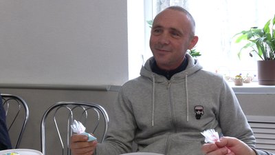 "Великодній смаколик для побратима": військові, які лікуються на Рівненщині, прикрашають паски "Великодній смаколик для побратима": військові, які лікуються на Рівненщині, прикрашають паски