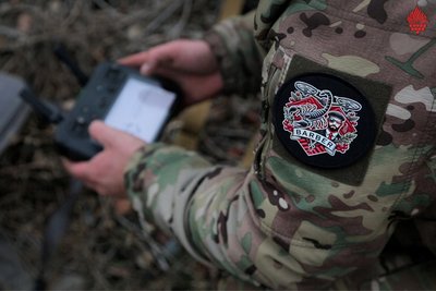 Барбер та Бакс. Оператори дронів бригади "Червона Калина" про службу на передовій Барбер та Бакс. Оператори дронів бригади "Червона Калина" про службу на передовій