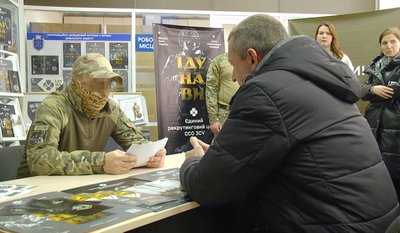 У Хмельницькому відкрили пункт рекрутингу Сил спеціальних операцій У Хмельницькому відкрили пункт рекрутингу Сил спеціальних операцій