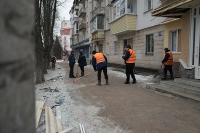 Травмовані 14 людей. Як справляються з наслідками російського обстрілу Сум містяни та підприємці Травмовані 14 людей. Як справляються з наслідками російського обстрілу Сум містяни та підприємці