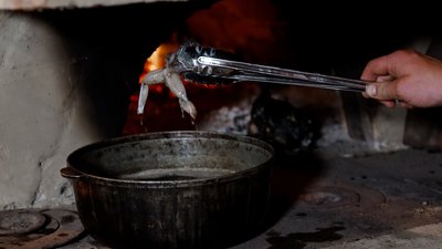 "Кулінарний спадок": як в УПА на Рівненщині смажили карасів і жаб’ячі лапки "Кулінарний спадок": як в УПА на Рівненщині смажили карасів і жаб’ячі лапки