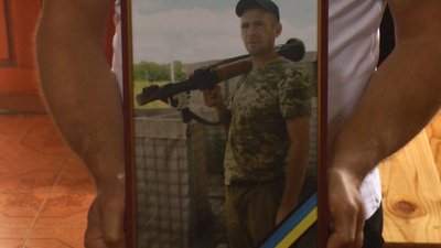У Хмельницькому попрощалися із двома бійцями, які загинули на фронті У Хмельницькому попрощалися із двома бійцями, які загинули на фронті