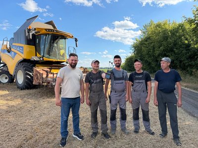 Поля біля фронту: як працюють фермери на прикордонні Сумщини Поля біля фронту: як працюють фермери на прикордонні Сумщини
