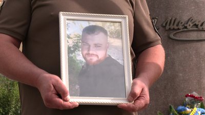У Рівному попрощалися з військовими Тарасом Лазарчуком, Миколою Войтовичем та Сергієм Тлучкевичем У Рівному попрощалися з військовими Тарасом Лазарчуком, Миколою Войтовичем та Сергієм Тлучкевичем