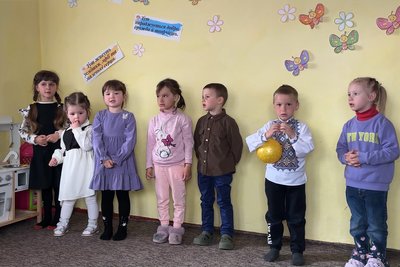 Діти в дитсадку села Самакова Чернівецької області Діти в дитсадку села Самакова Чернівецької області