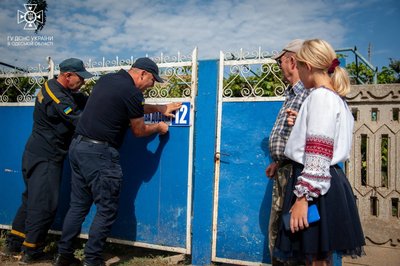 На Одещині відкрили меморіальну дошку піротехніку, який загинув під час розмінування Снігурівки На Одещині відкрили меморіальну дошку піротехніку, який загинув під час розмінування Снігурівки