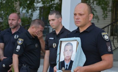 На Миколаївщині провели в останню путь полеглого захисника України На Миколаївщині провели в останню путь полеглого захисника України