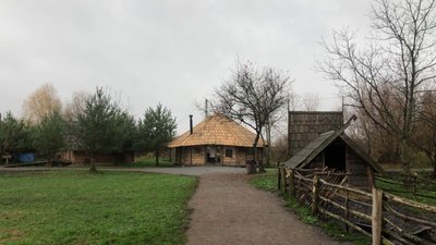 "Це — місце моєї сили": дерев'яну "Світлицю" відкрили в парку історичної реконструкції "Оствиця" у Рівному "Це — місце моєї сили": дерев'яну "Світлицю" відкрили в парку історичної реконструкції "Оствиця" у Рівному