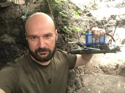 "Я воюю за те, щоб моя родина була в безпеці". Історія оператора БПЛА 128 бригади ТРО Дніпра "Я воюю за те, щоб моя родина була в безпеці". Історія оператора БПЛА 128 бригади ТРО Дніпра
