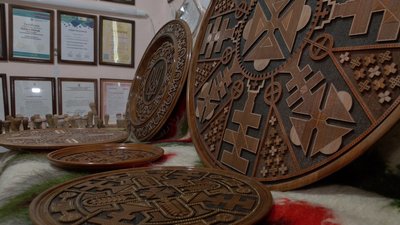 Вироби різьбярки з Буковини Галини Олійник Вироби різьбярки з Буковини Галини Олійник