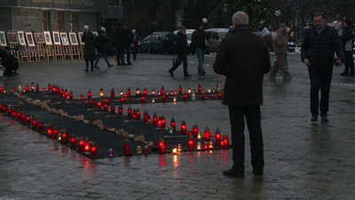 "Свіча пам'яті": як у Рівному проходила акція та що розповів історик про Голодомор "Свіча пам'яті": як у Рівному проходила акція та що розповів історик про Голодомор