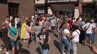 "Це не чесно": Рівнерада не продовжила оренду землі для підприємців ринку Дикого "Це не чесно": Рівнерада не продовжила оренду землі для підприємців ринку Дикого