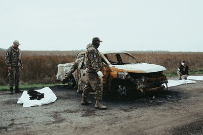 "З орками працюєш майже як на конвеєрі": як ексгумують тіла військових у прифронтових зонах "З орками працюєш майже як на конвеєрі": як ексгумують тіла військових у прифронтових зонах