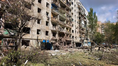 «Будемо жити, будемо виживати»: жителі Краматорська про удар чотирма авіабомбами «Будемо жити, будемо виживати»: жителі Краматорська про удар чотирма авіабомбами