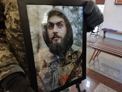У Полтаві встановлять меморіальні дошки чотирьом полеглим захисникам У Полтаві встановлять меморіальні дошки чотирьом полеглим захисникам