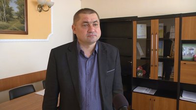 Озеленення Луцька: як комунальники наводять лад на клумбах і в парках Озеленення Луцька: як комунальники наводять лад на клумбах і в парках