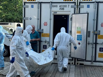 До Чернівців привезли 50 репатрійованих тіл з фронту: як їх ідентифікують До Чернівців привезли 50 репатрійованих тіл з фронту: як їх ідентифікують