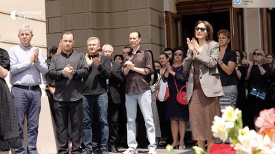 "Бачите, сонце світить? Це він": Одеська опера попрощалася із солістом Владиславом Гораєм "Бачите, сонце світить? Це він": Одеська опера попрощалася із солістом Владиславом Гораєм