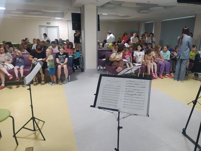 Концерт в лікарні Охматдит в межах програму музикотерапії в умовах війни Концерт в лікарні Охматдит в межах програму музикотерапії в умовах війни