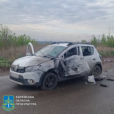 У цивільне авто на дорозі поблизу Великих Проходів Дергачівської громади влучив російський дрон, 8 травня 2025 року У цивільне авто на дорозі поблизу Великих Проходів Дергачівської громади влучив російський дрон, 8 травня 2025 року