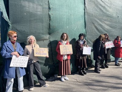 "Вже скоро на пляж будемо ходити по перепустках": в Черкасах відбулася акція проти забудови історичного центру "Вже скоро на пляж будемо ходити по перепустках": в Черкасах відбулася акція проти забудови історичного центру
