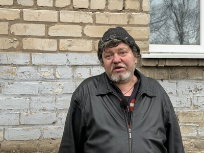 “Дружину навіть не поховав”. Поранений чоловік пішки вийшов із Костянтинівки після загибелі дружини “Дружину навіть не поховав”. Поранений чоловік пішки вийшов із Костянтинівки після загибелі дружини