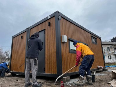 На Рівненщині почали монтаж модульного містечка для переселенців. Яким воно буде На Рівненщині почали монтаж модульного містечка для переселенців. Яким воно буде