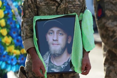 Загинув на Харківщині: на Черкащині попрощалися із військовим Загинув на Харківщині: на Черкащині попрощалися із військовим