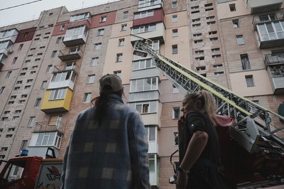 Багатоквартирний будинок після удару безпілотника на вулиці Велика Панасівська в Холодногірському районі Багатоквартирний будинок після удару безпілотника на вулиці Велика Панасівська в Холодногірському районі