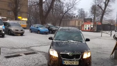 Київ накрила злива з градом Київ накрила злива з градом