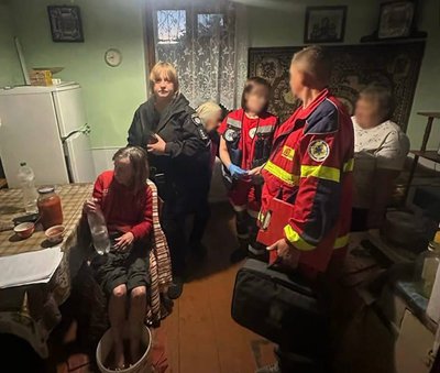 Чотири доби в лісі: на Житомирщині знайшли 53–річну жінку, яку розшукували близько 120 людей Чотири доби в лісі: на Житомирщині знайшли 53–річну жінку, яку розшукували близько 120 людей