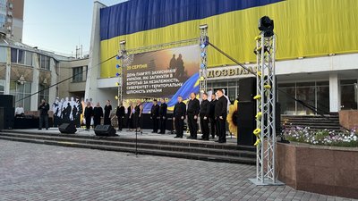 У Полтаві запалили сотні лампадок на честь полеглих воїнів У Полтаві запалили сотні лампадок на честь полеглих воїнів