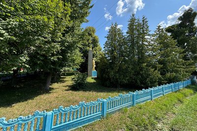 Місце, де планують провести ремонт скверу у Чорнівці на вулиці Головній Місце, де планують провести ремонт скверу у Чорнівці на вулиці Головній