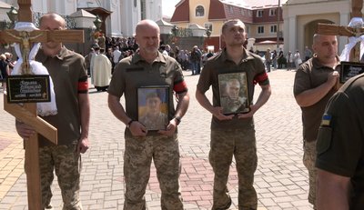 Полягли на Харківщині і Донеччині: у Луцьку попрощалися з Владиславом Кузьміним і Антоном Токарчуком Полягли на Харківщині і Донеччині: у Луцьку попрощалися з Владиславом Кузьміним і Антоном Токарчуком