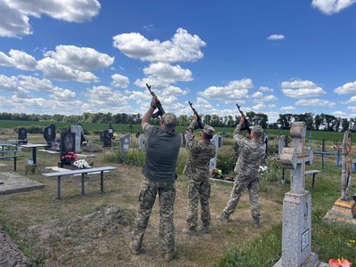 Воював у найгарячіших точках: на Черкащині попрощалися із захисником Воював у найгарячіших точках: на Черкащині попрощалися із захисником