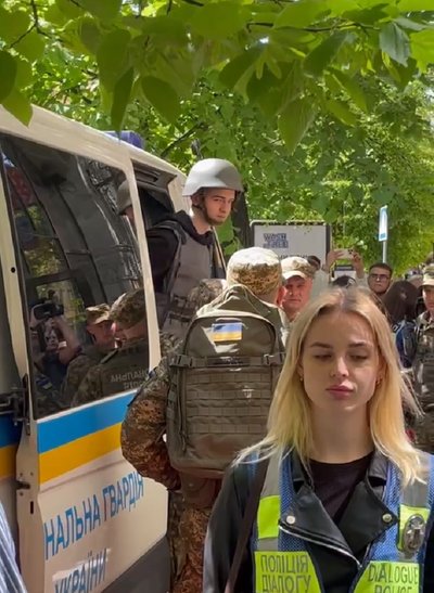 Зінченка привезли до зали суду Зінченка привезли до зали суду